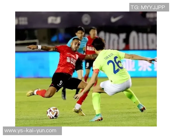 塞尔吉尼奥倒三角传中，古加跟进破门，点燃比赛激情的瞬间揭秘